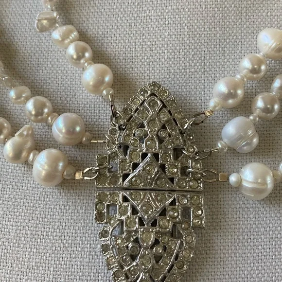 NWT Triple Strand Freshwater Pearl Necklace w Vintage Repurposed Pendant - Picture 3 of 6